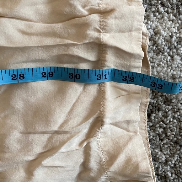 💥3/$25 H&M Cream Ruffle Dress With Pockets Size 6 - Picture 8 of 9